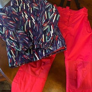 Mountain Warehouse winter coat and snow pants. Size 11-12 Girls